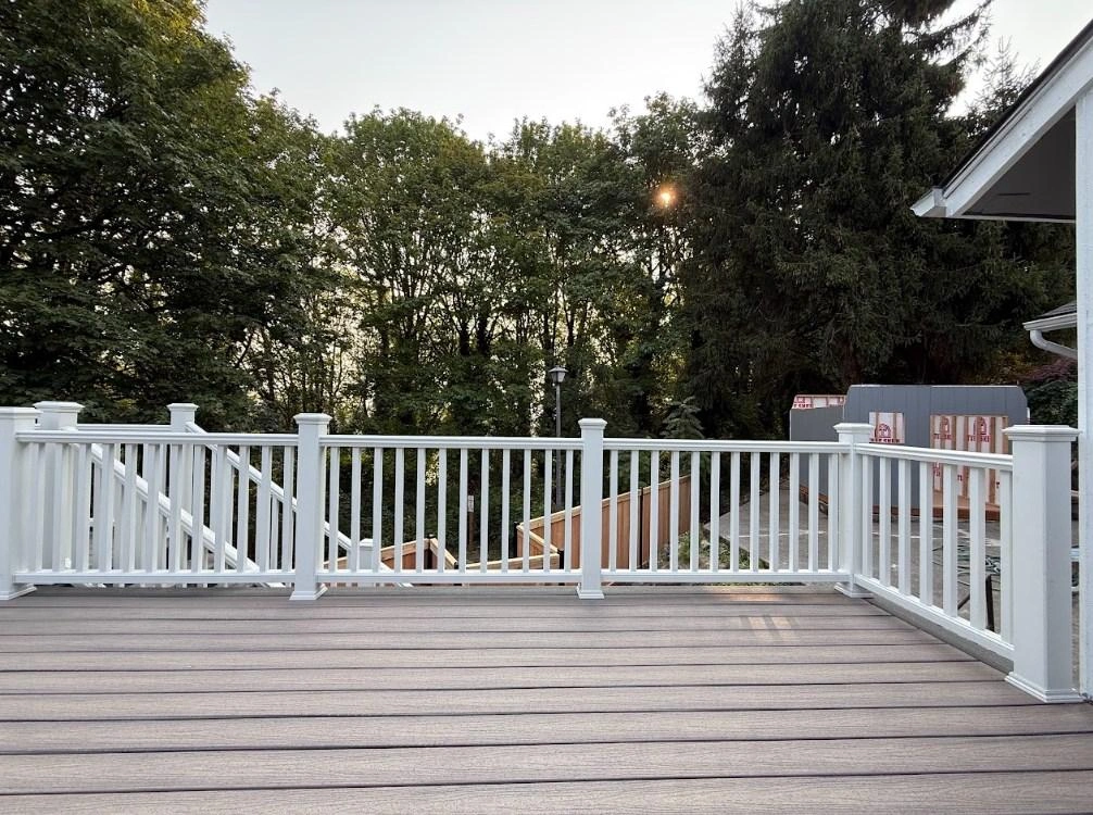 Olympic Decks Trex Transcend Second-Story Deck With White Composite Railings In Tukwila, Wa